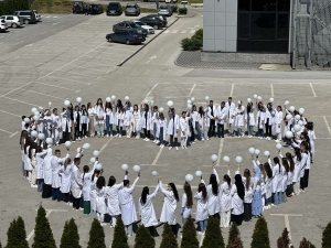 Bijelo srce humanosti i znanja – učenici obilježili Dan medicinskih sestara i tehničara