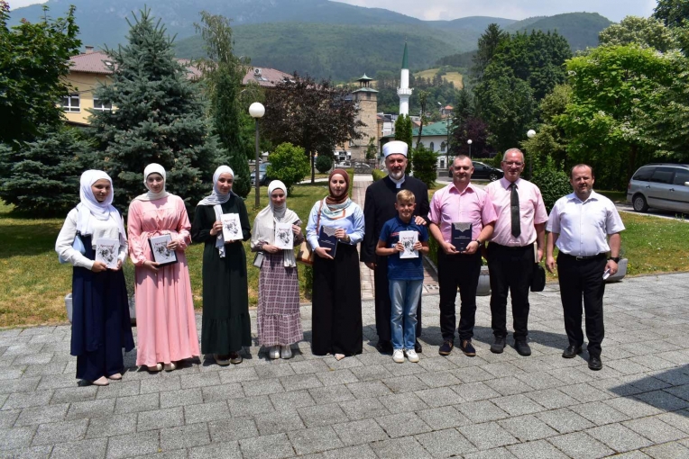 Učenica Almira Ibreljić i profesorica Adisa Čeho na prijemu kod Muftije travničkog